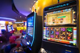 মোবাইলে ট্রেজার স্লটস পড়ার বাংলাদেশি দৃশ্য